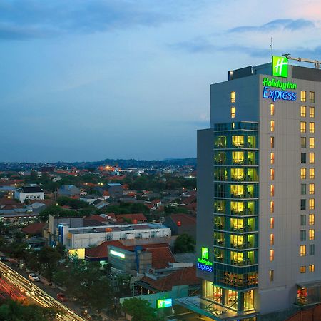 Holiday Inn Express Semarang Simpang Lima, an IHG Hotel Bagian luar foto