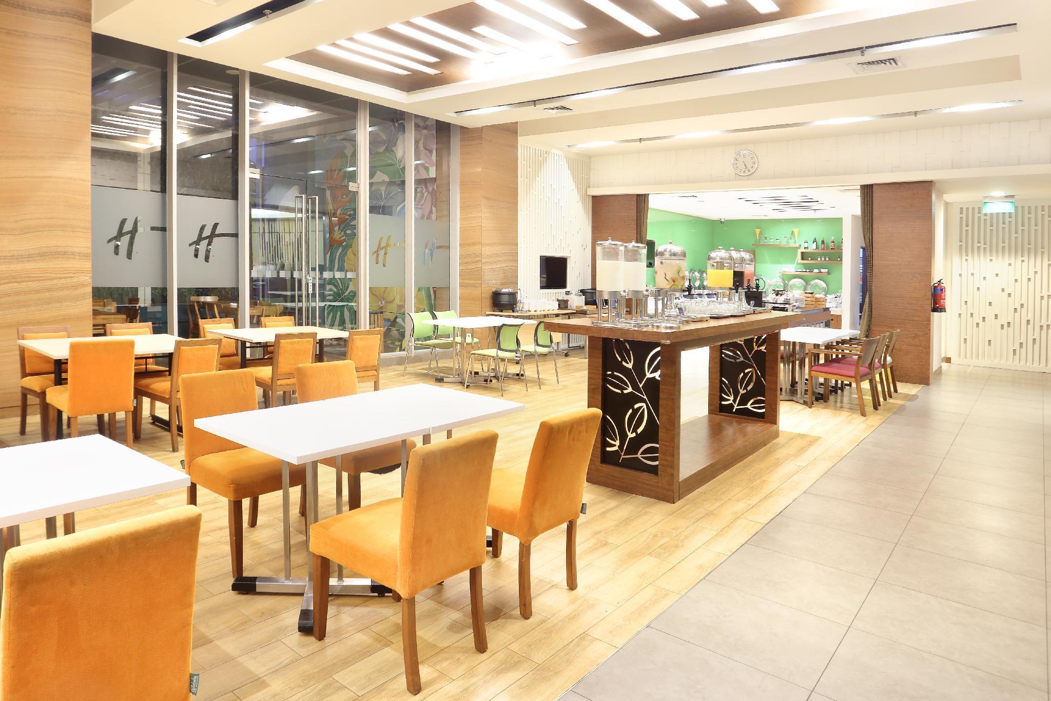 Holiday Inn Express Semarang Simpang Lima, an IHG Hotel Bagian luar foto