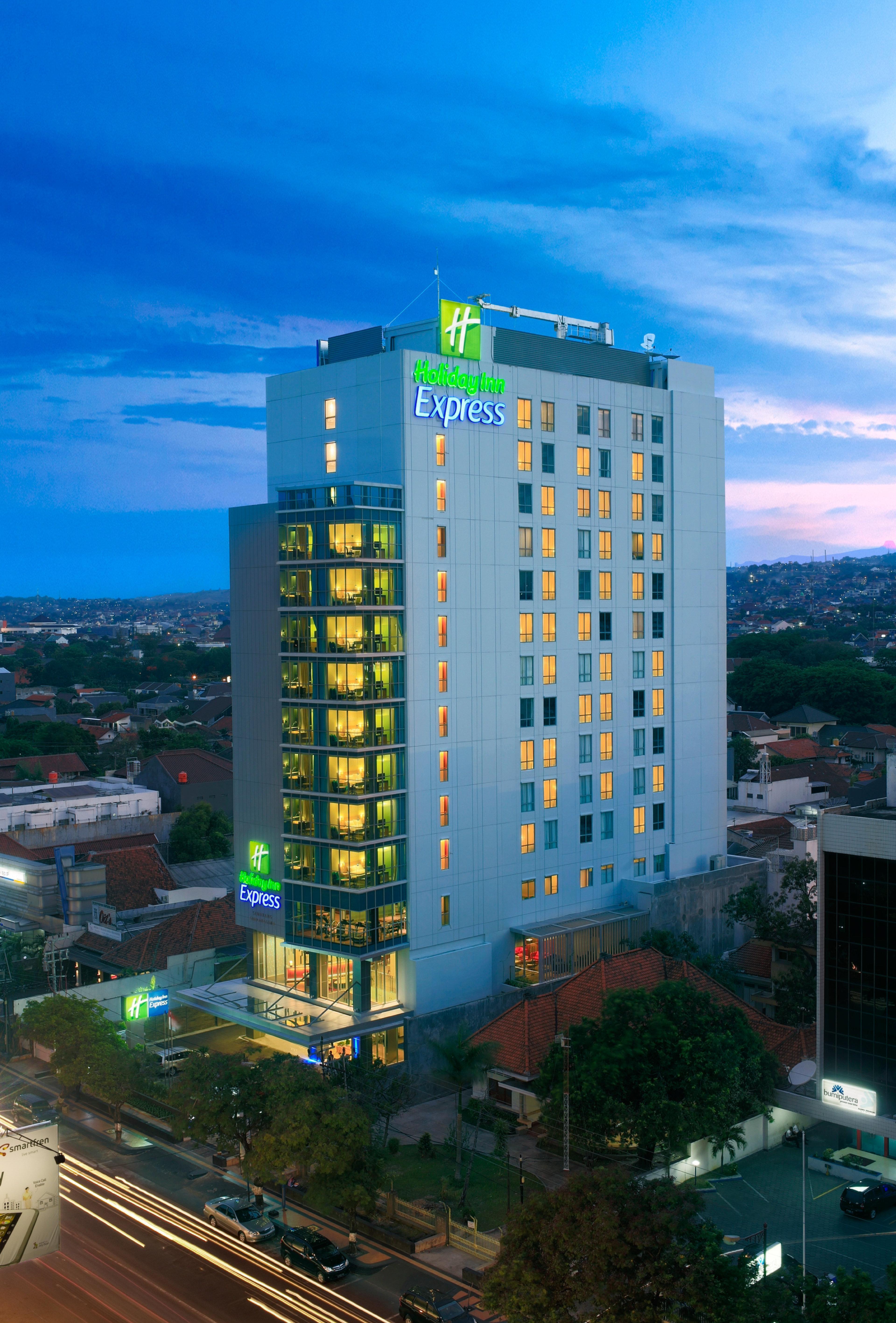 Holiday Inn Express Semarang Simpang Lima, an IHG Hotel Bagian luar foto