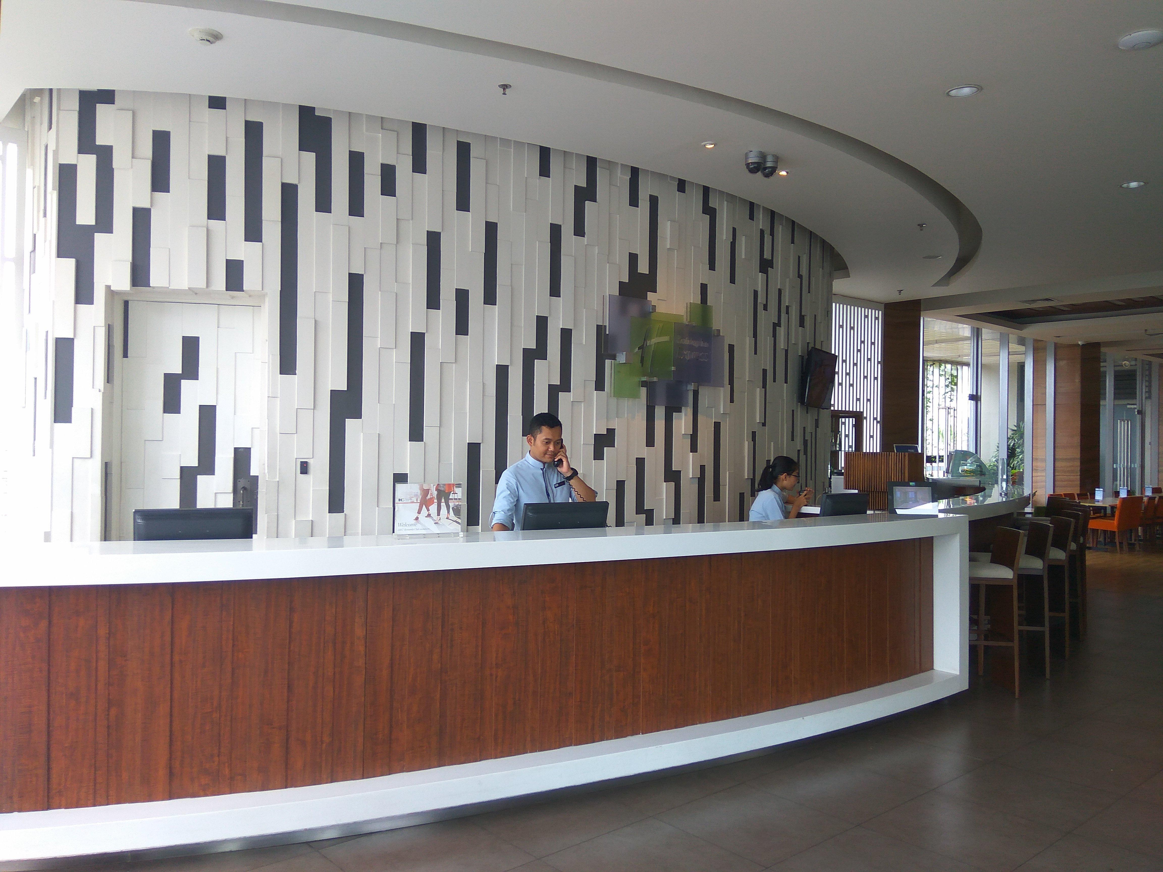 Holiday Inn Express Semarang Simpang Lima, an IHG Hotel Bagian luar foto